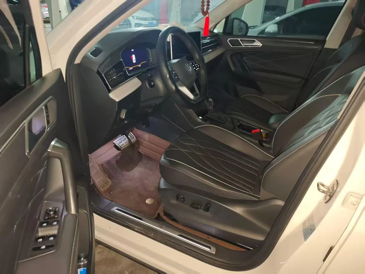 Volkswagen 2022 Tiguan L R-Line 2.0TSI 330TSI Two-Drive R-Line Overdrive Automatic Gear 5