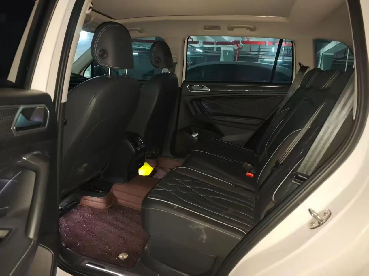 Volkswagen 2022 Tiguan L R-Line 2.0TSI 330TSI Two-Drive R-Line Overdrive Automatic Gear 6