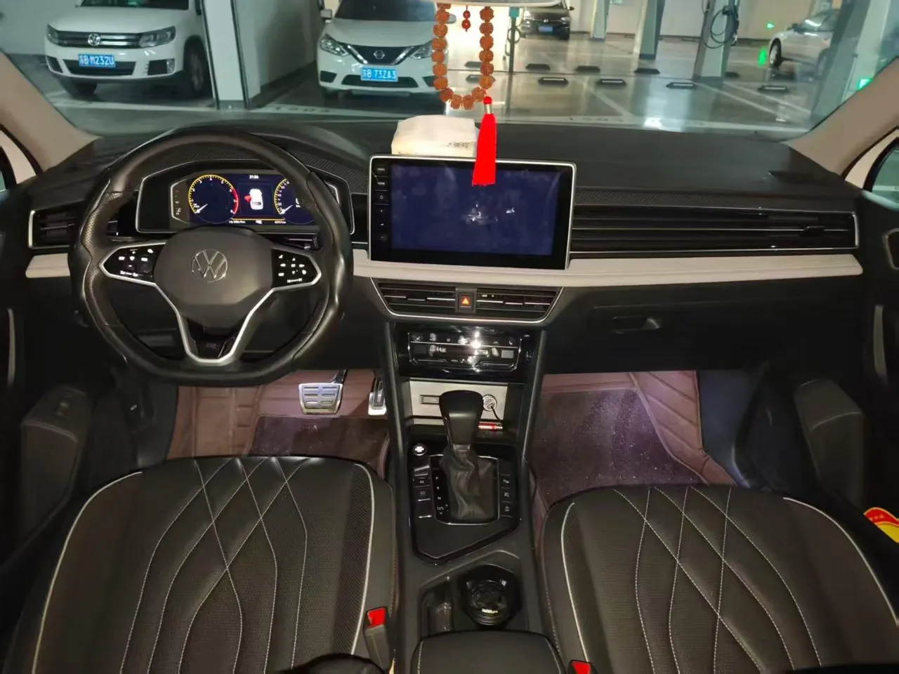 Volkswagen 2022 Tiguan L R-Line 2.0TSI 330TSI Two-Drive R-Line Overdrive Automatic Gear 7