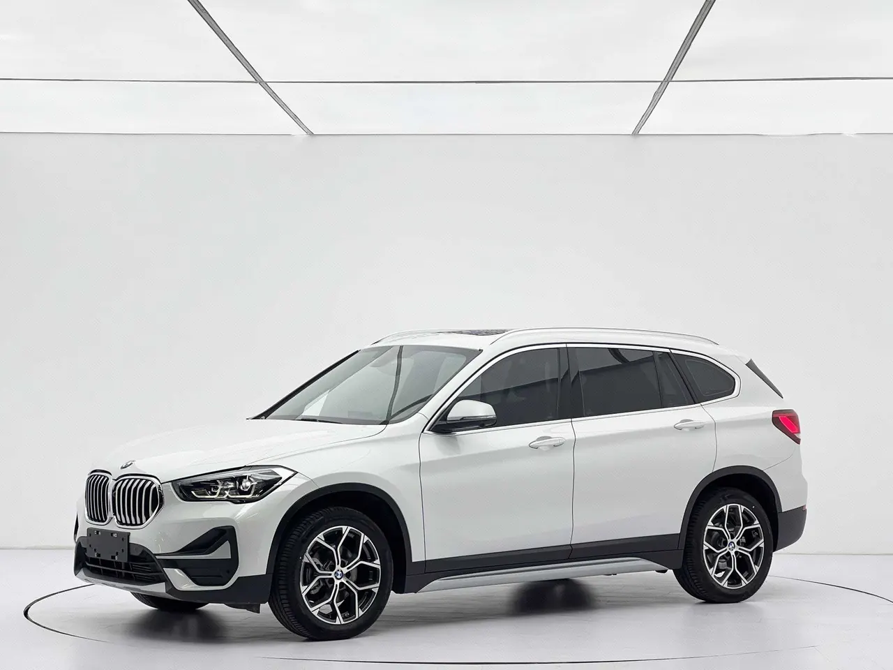 BMW 2022 X1 sDrive20Li 1.5T fashion automatic gear - View 1