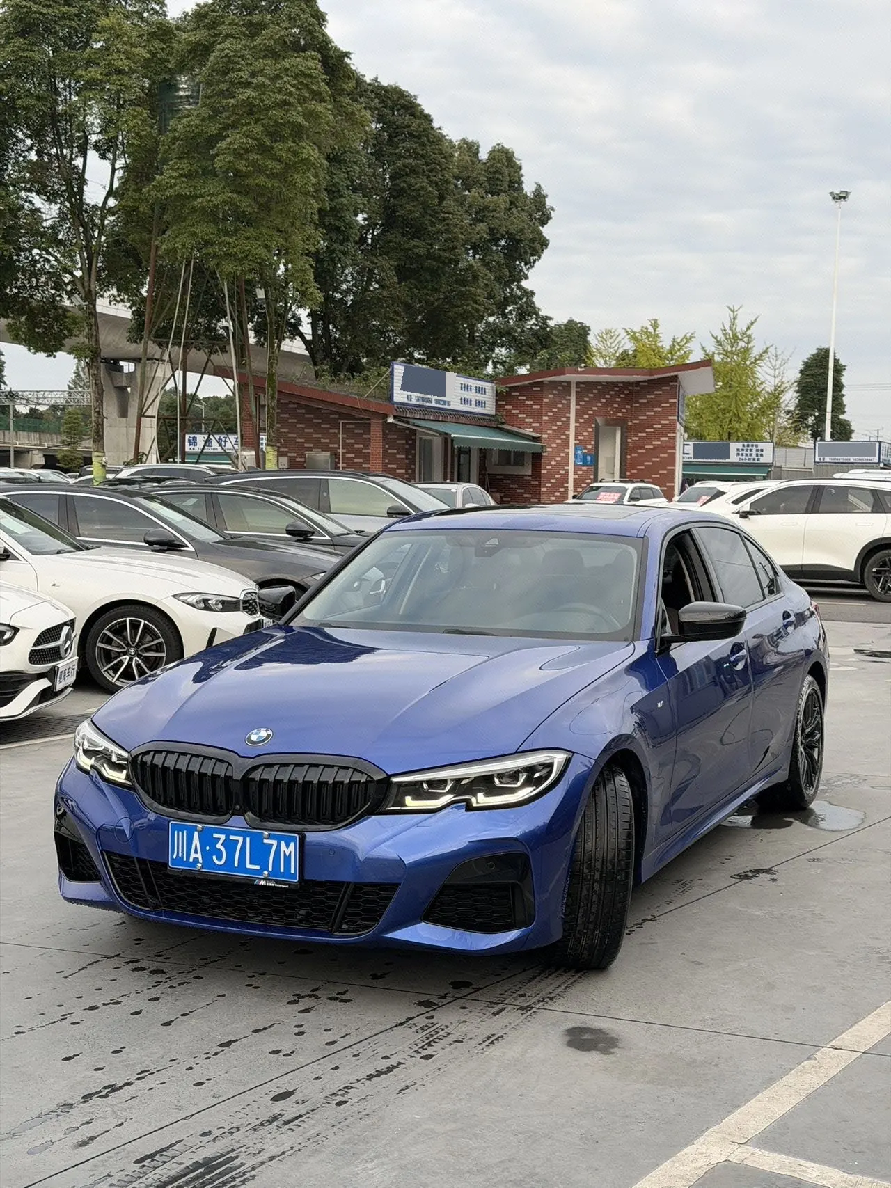 打开图片灯箱:BMW 3 Series 2021 325Li 2.0T M Sports Obsidian Night Suit Automatic Gear