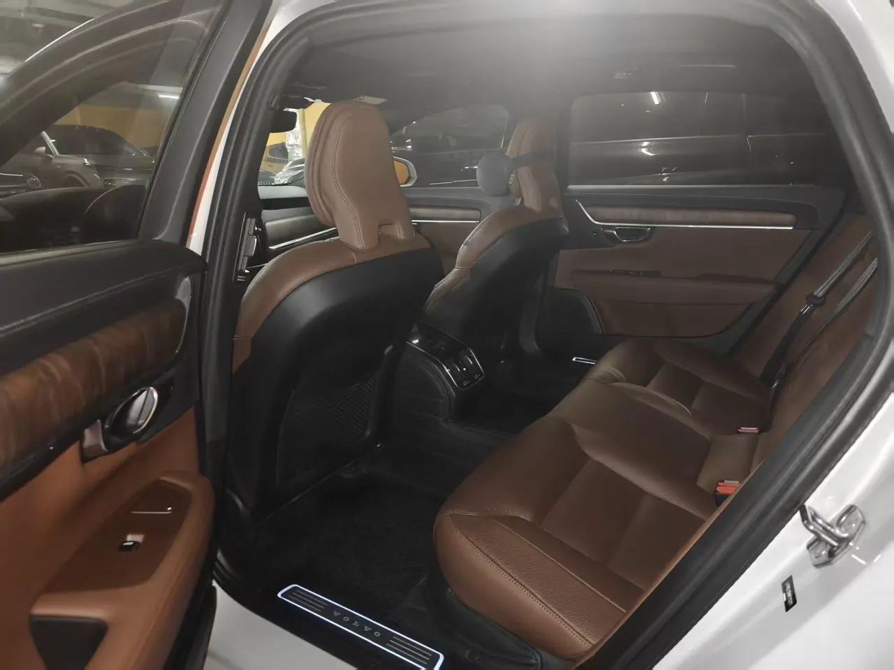 Volvo 2021 S90 48V 2.0T B5 Zhiyi Deluxe Edition Automatic Gear 4