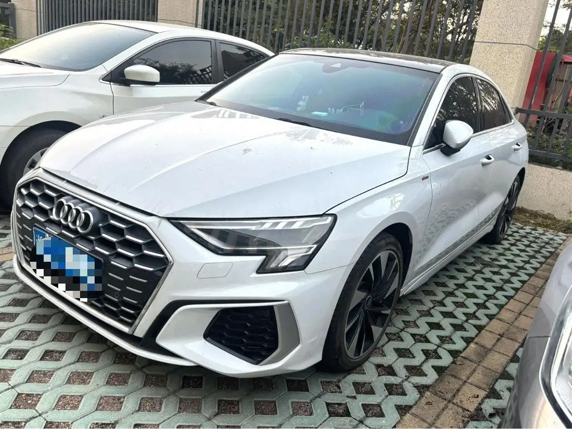 打开图片灯箱:Audi 2023 A3L Limousine 1.4TFSI 35TFSI Fashion Sport Version Automatic Transmission