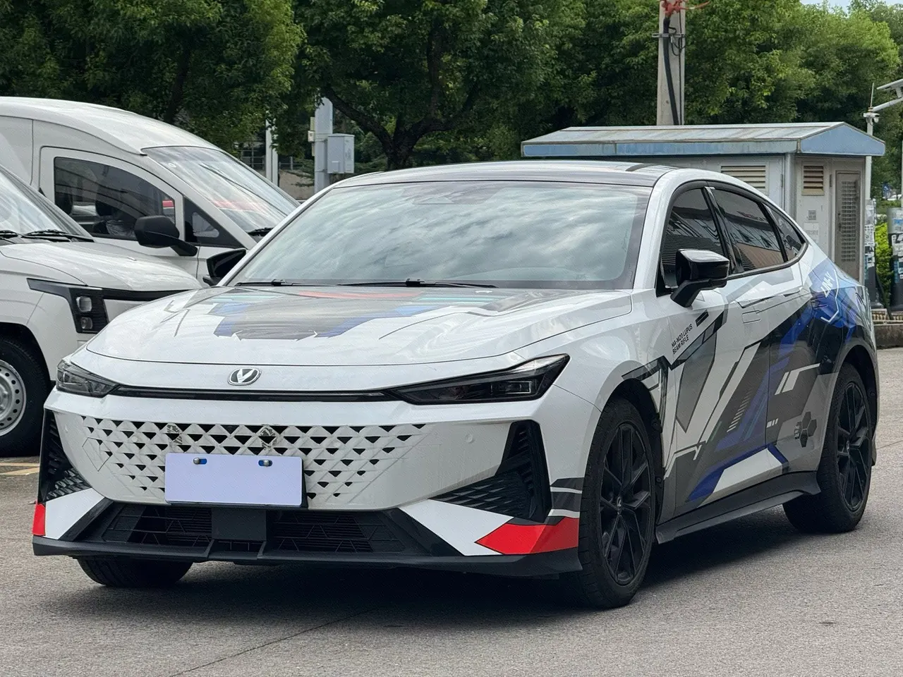 Открыть галерею: ChangAn 2024 UNI-V 1.5T Prestige Automatic