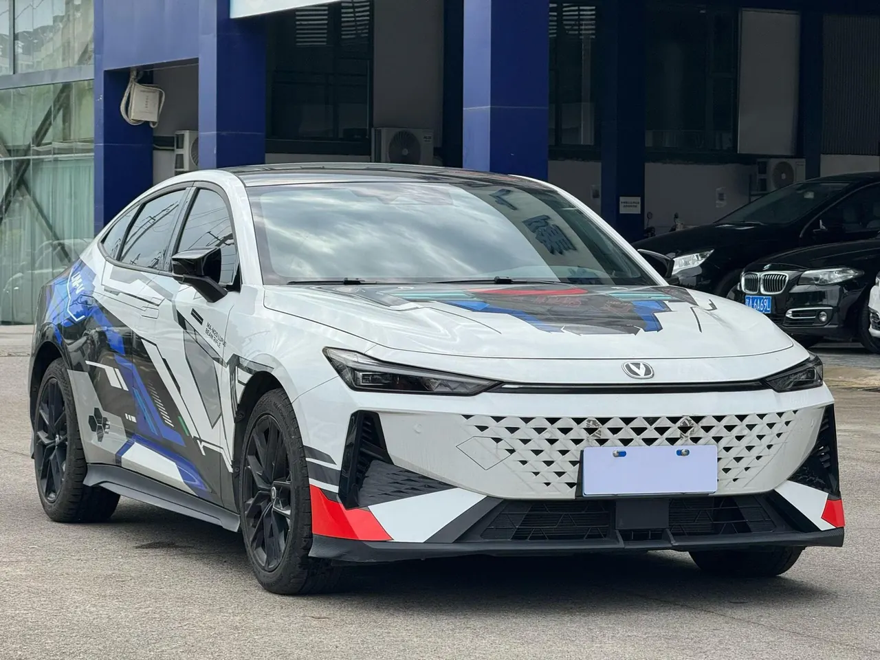 ChangAn 2024 UNI-V 1.5T Prestige Automatic 3