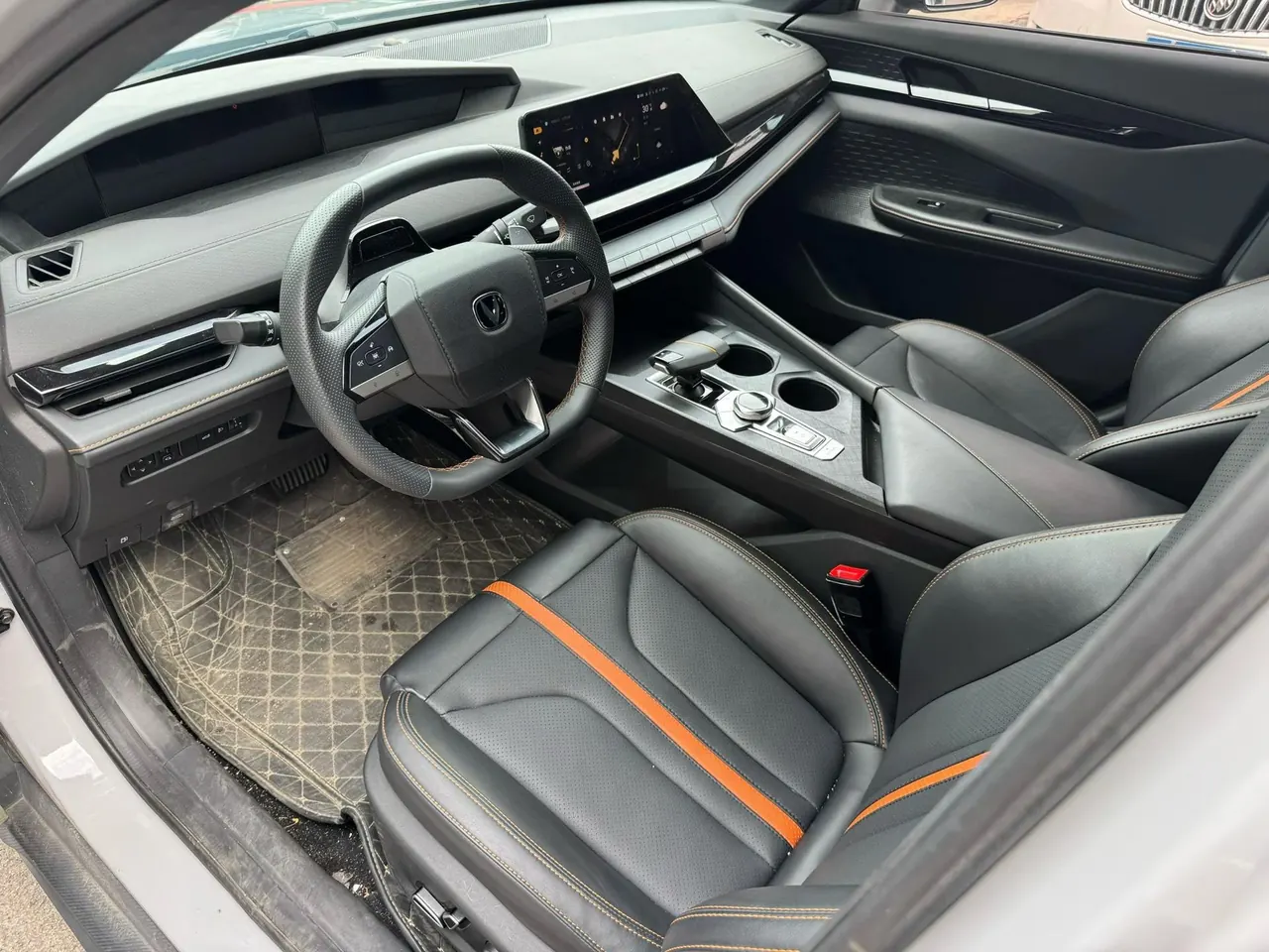 ChangAn 2024 UNI-V 1.5T Prestige Automatic 4