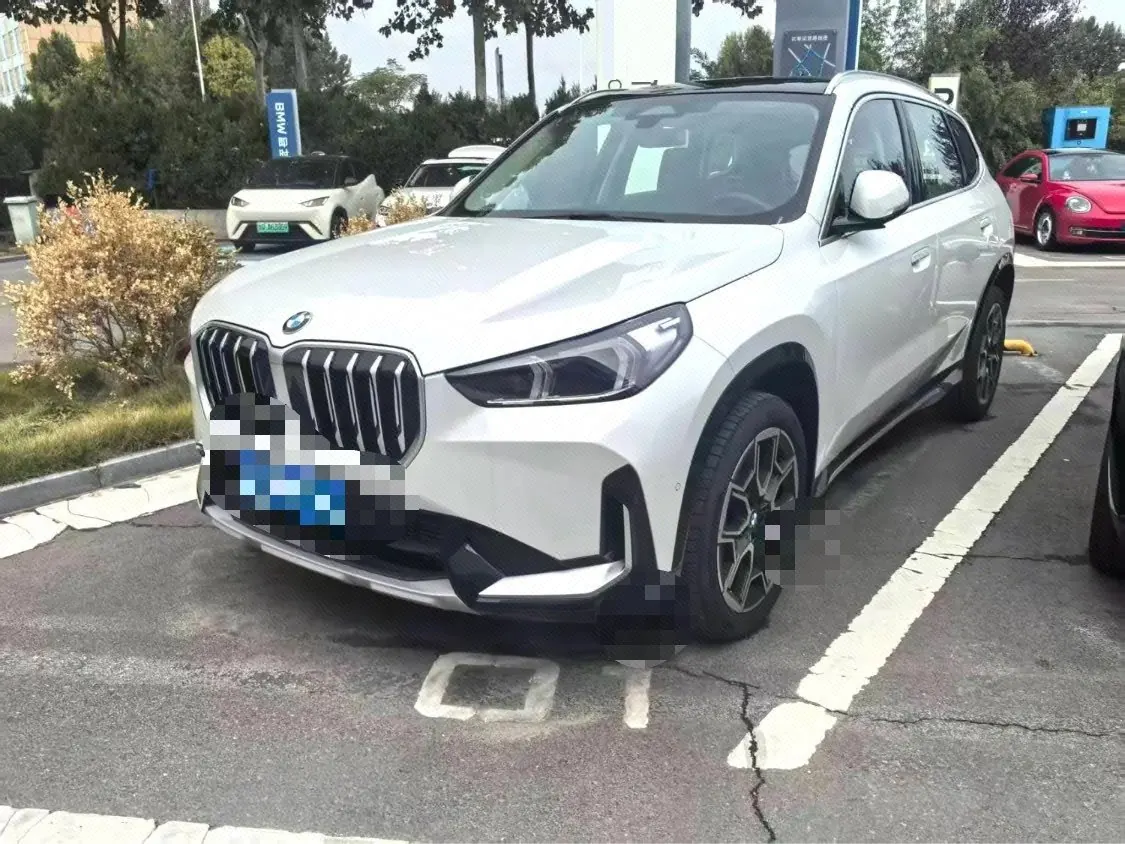 Открыть галерею: BMW 2026 X1 sDrive25Li 2.0T X design set automatic gear