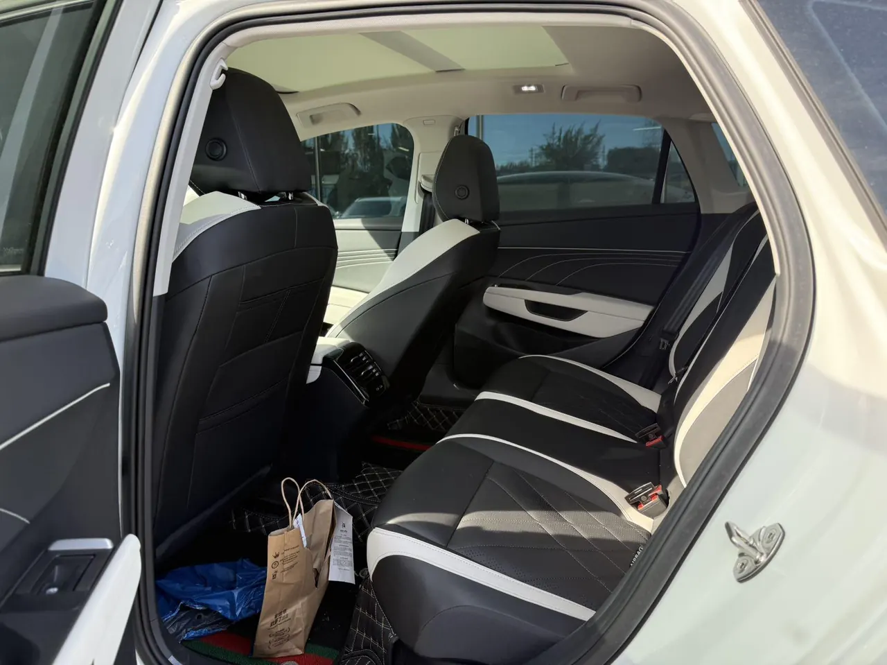 Volkswagen 2026 Sagittarius L 1.5TSI 300TSI Luxury Automatic 3