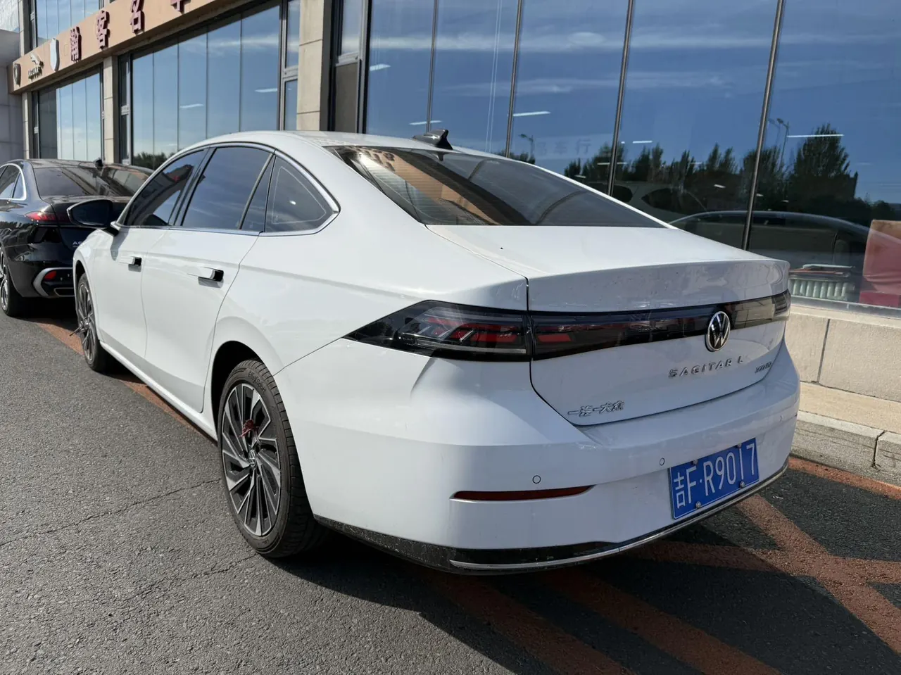 Volkswagen 2026 Sagittarius L 1.5TSI 300TSI Luxury Automatic 5