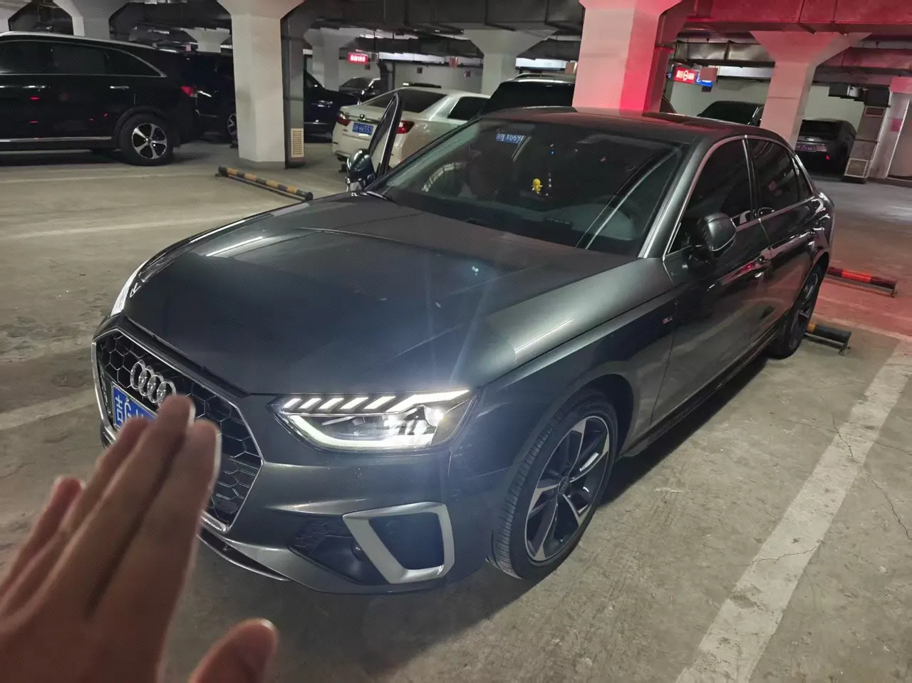 Open image lightbox: Audi 2020 A4L 2.0TFSI 40TFSI Fashion Dynamic Automatic