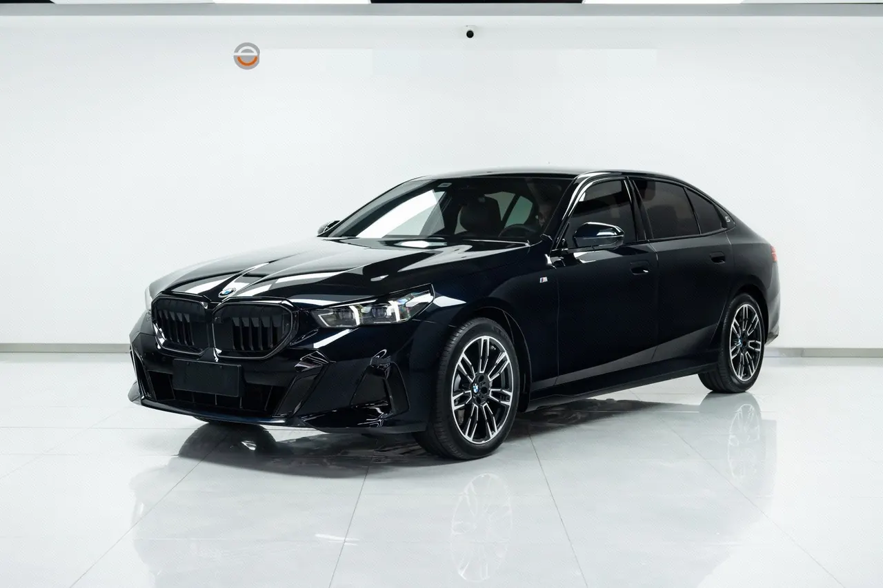 Open image lightbox: BMW 5 Series 2026 model 530Li 48V 2.0T Leading Edition M Sport Package Automatic