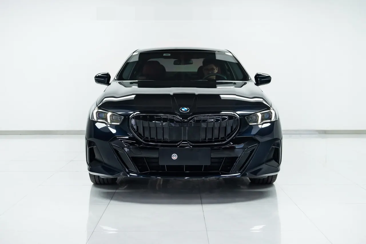BMW 5 Series 2026 model 530Li 48V 2.0T Leading Edition M Sport Package Automatic 3