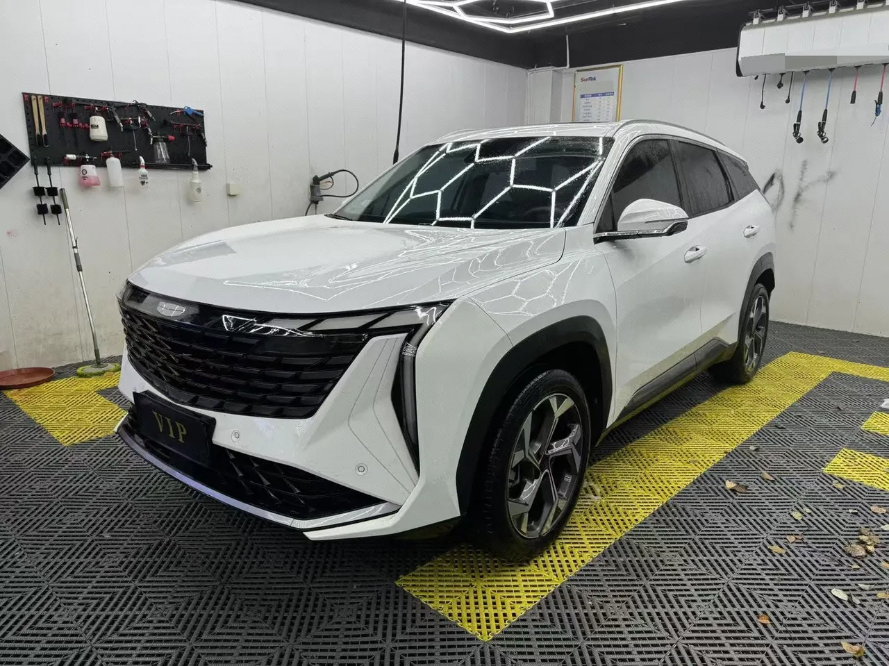 Geely 2023 Boyue L 2.0TD Honorable Automatic Gear - View 1