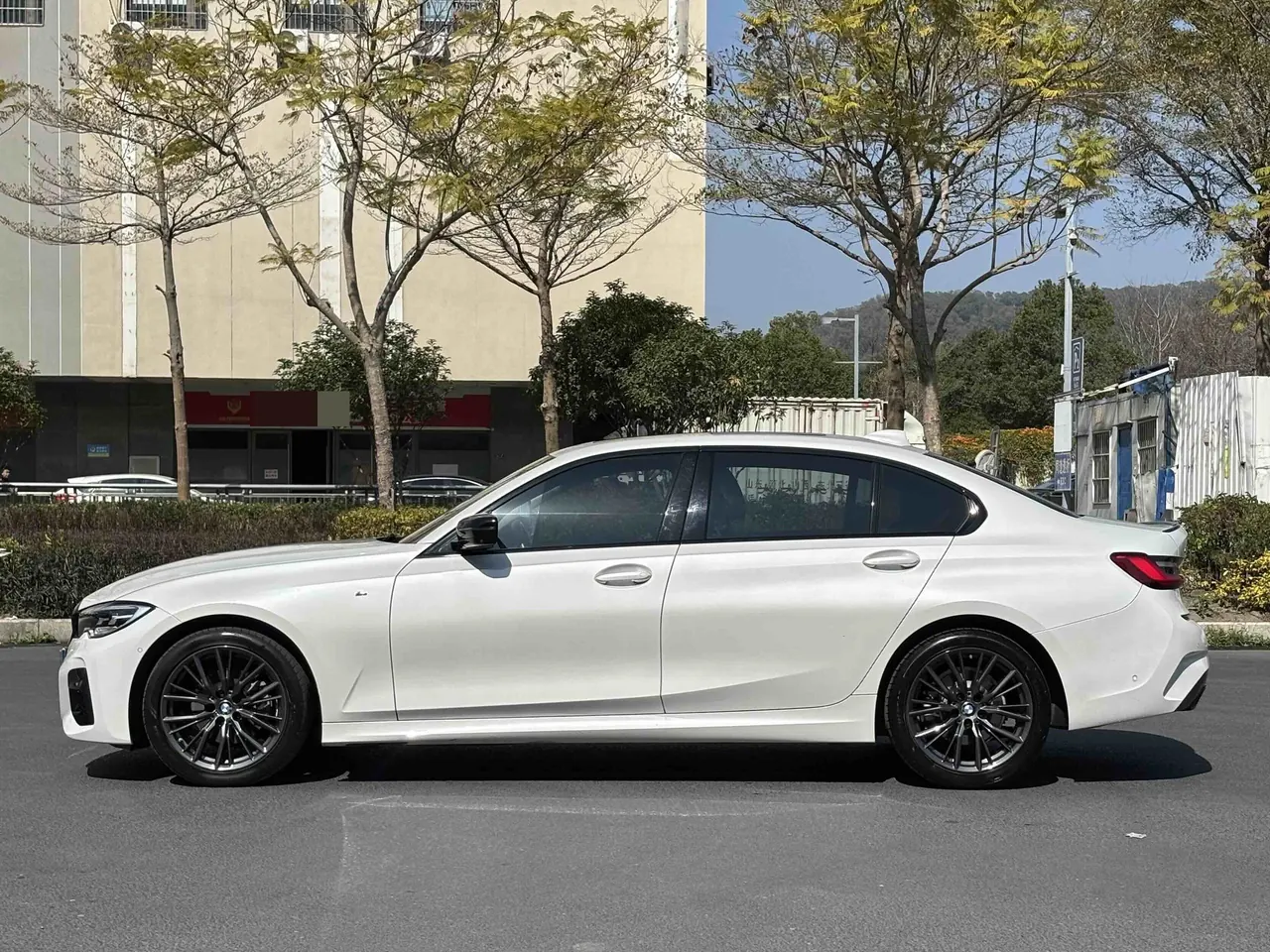 BMW 3 Series 2020 325Li 2.0T M Sports Obsidian Night Edition Automatic Gear 2