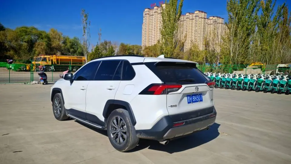 Toyota 2023 RAV4 Rongbo 2.0 Stepless Two-Drive Fashion Plus Edition Automatic Gear 3