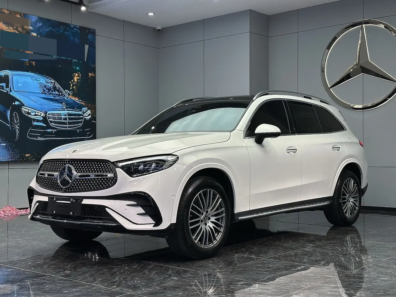 打开图片灯箱:Mercedes Benz 2023 GLC 300 L 4MATIC 48V 2.0T dynamic 5-seat automatic gear