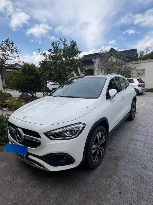 Mercedes Benz 2020 GLA 200 1.3T automatic gear - View 1