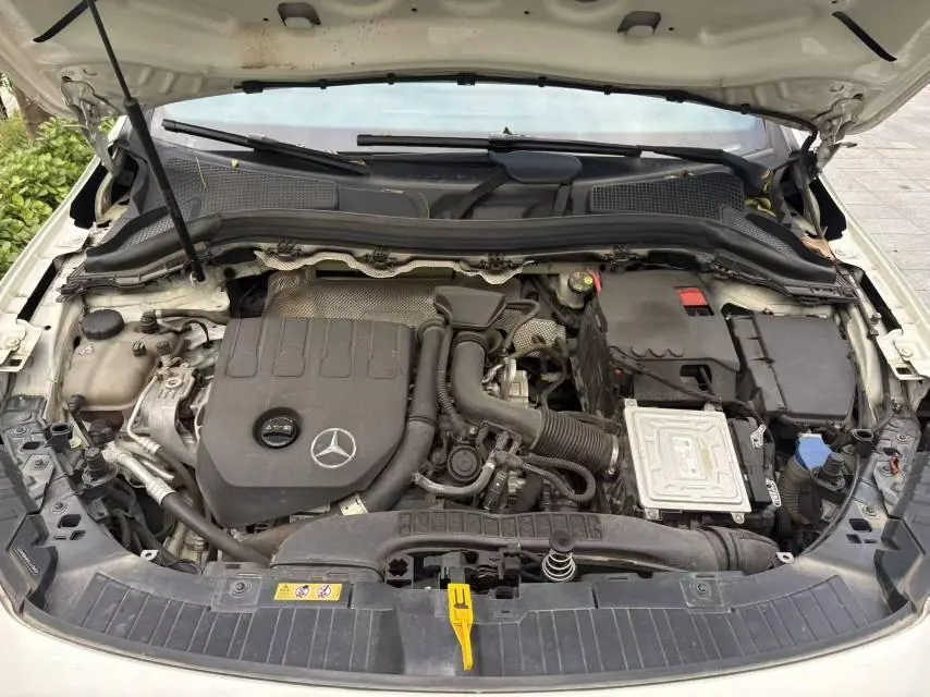 Mercedes Benz 2020 GLA 200 1.3T automatic gear 3