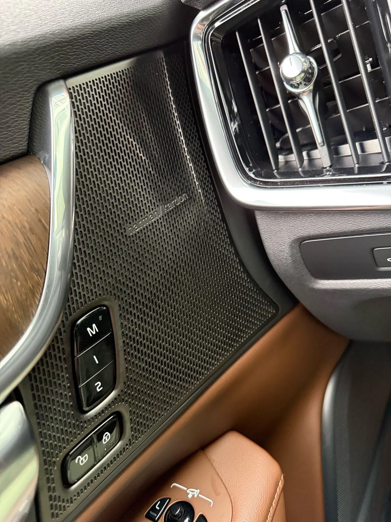 Volvo V90 (Imported) 2023 V90 Cross Country 48V 2.0T B5 AWD Zhiyuan Edition Automatic Gear 16