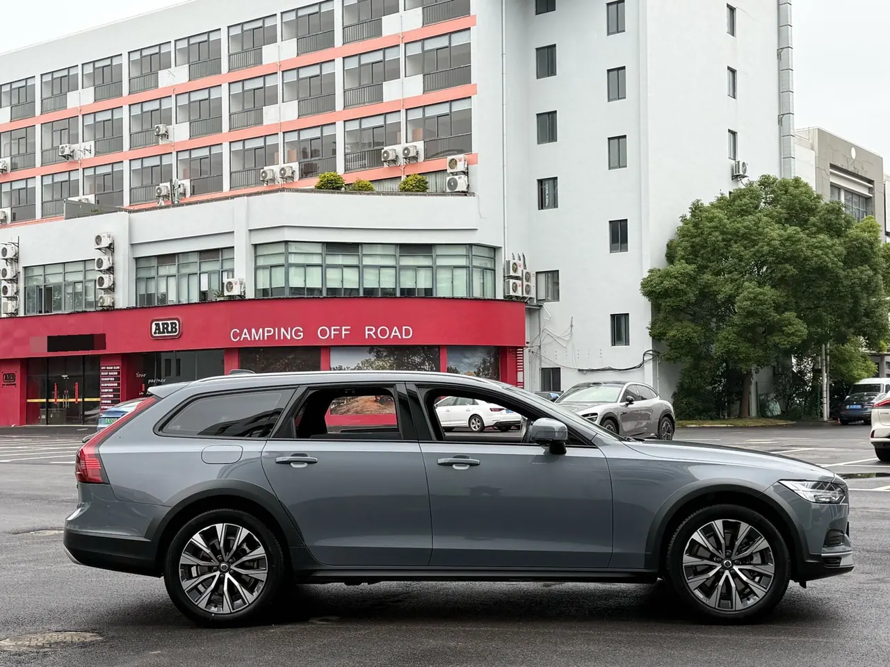 Volvo V90 (Imported) 2023 V90 Cross Country 48V 2.0T B5 AWD Zhiyuan Edition Automatic Gear 17