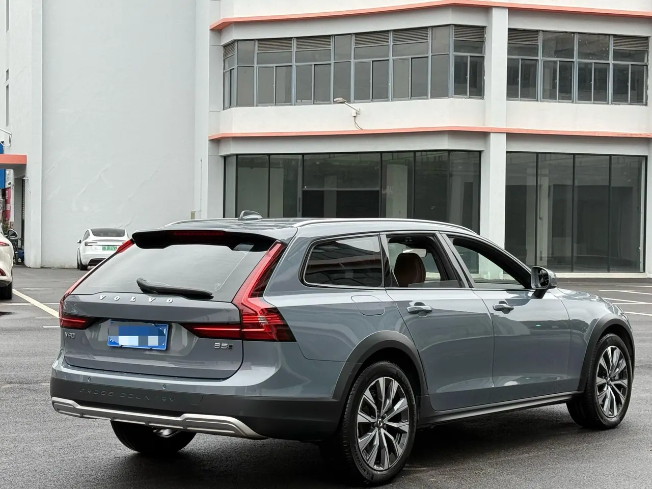 Volvo V90 (Imported) 2023 V90 Cross Country 48V 2.0T B5 AWD Zhiyuan Edition Automatic Gear 4