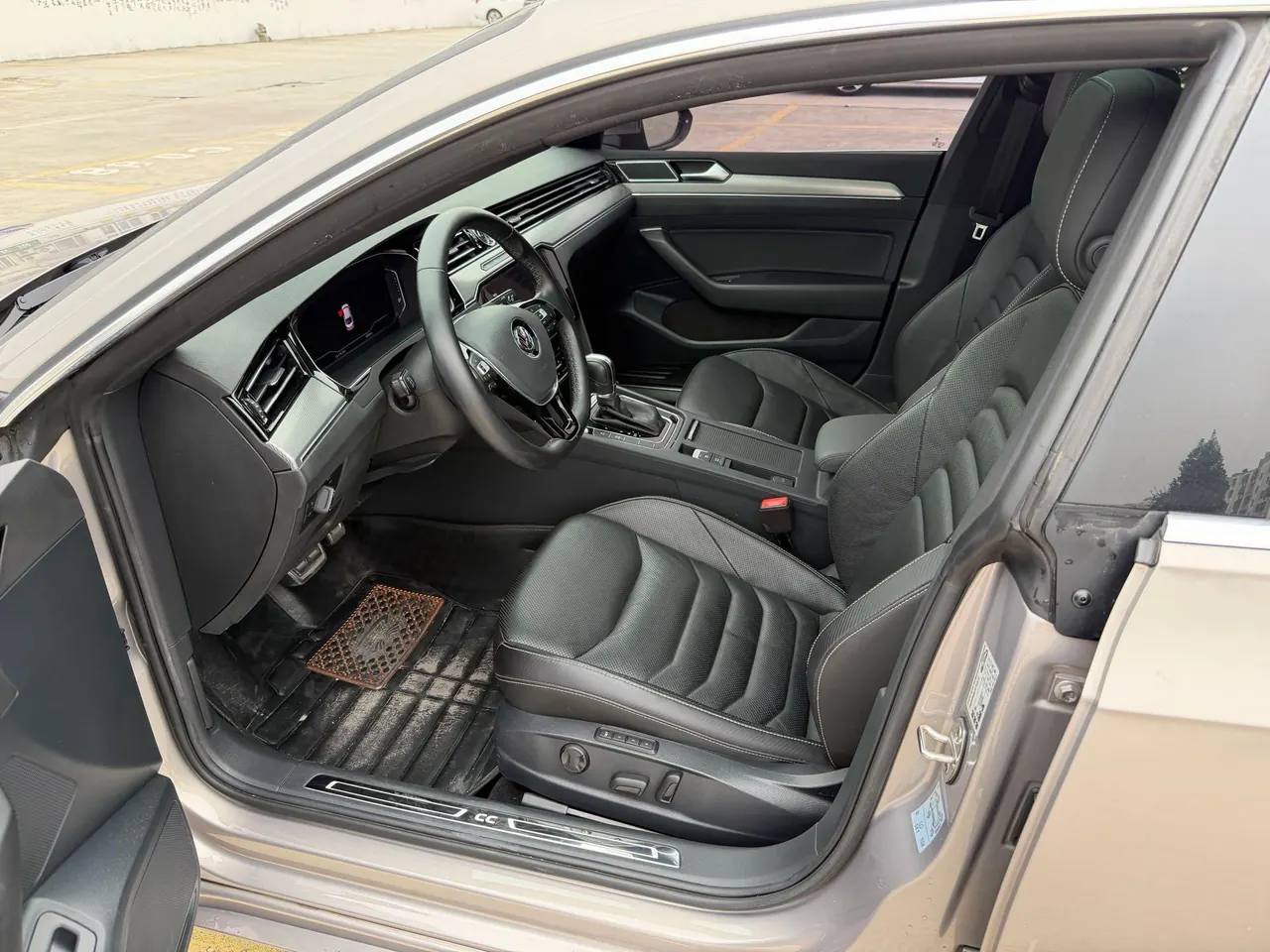 Volkswagen 2020 CC 2.0TSI 330TSI beauty version of automatic gear 4
