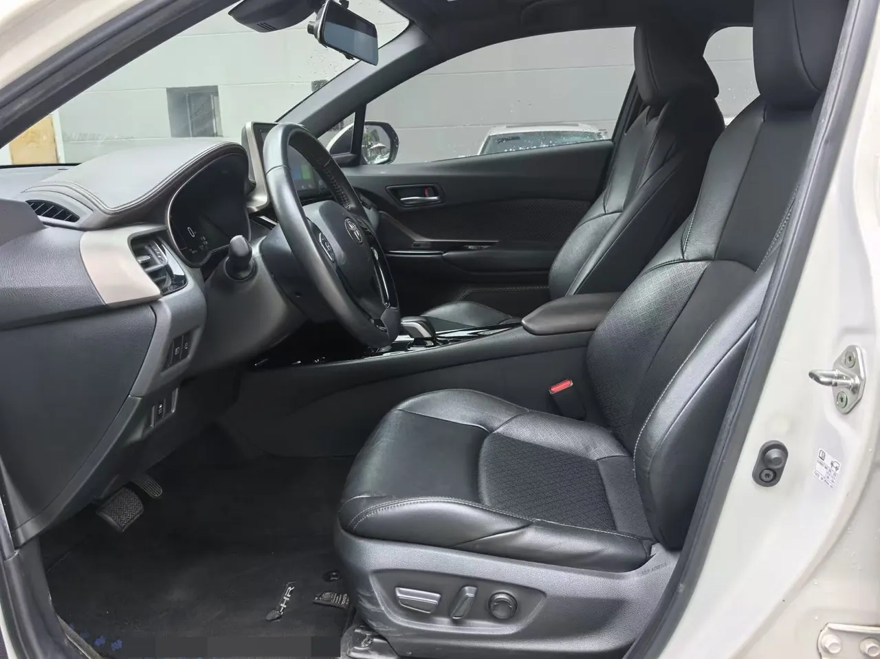 Toyota C- HR New Energy 2020 C- HR EV Distinguished Skylight Edition Automatic Gear 3