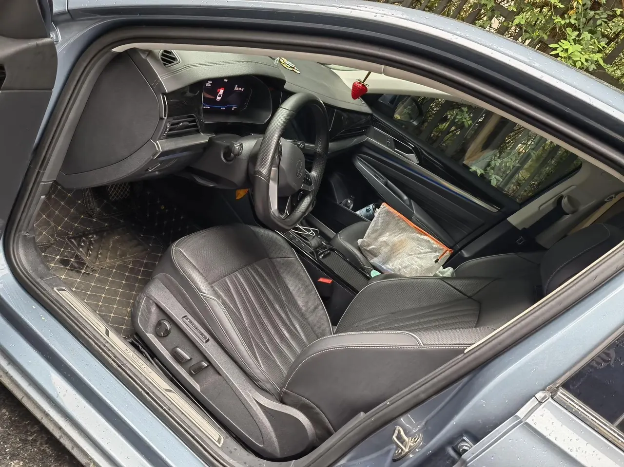Volkswagen 2022 Passat 2.0TSI 330TSI Star Deluxe Edition Automatic Transmission 4