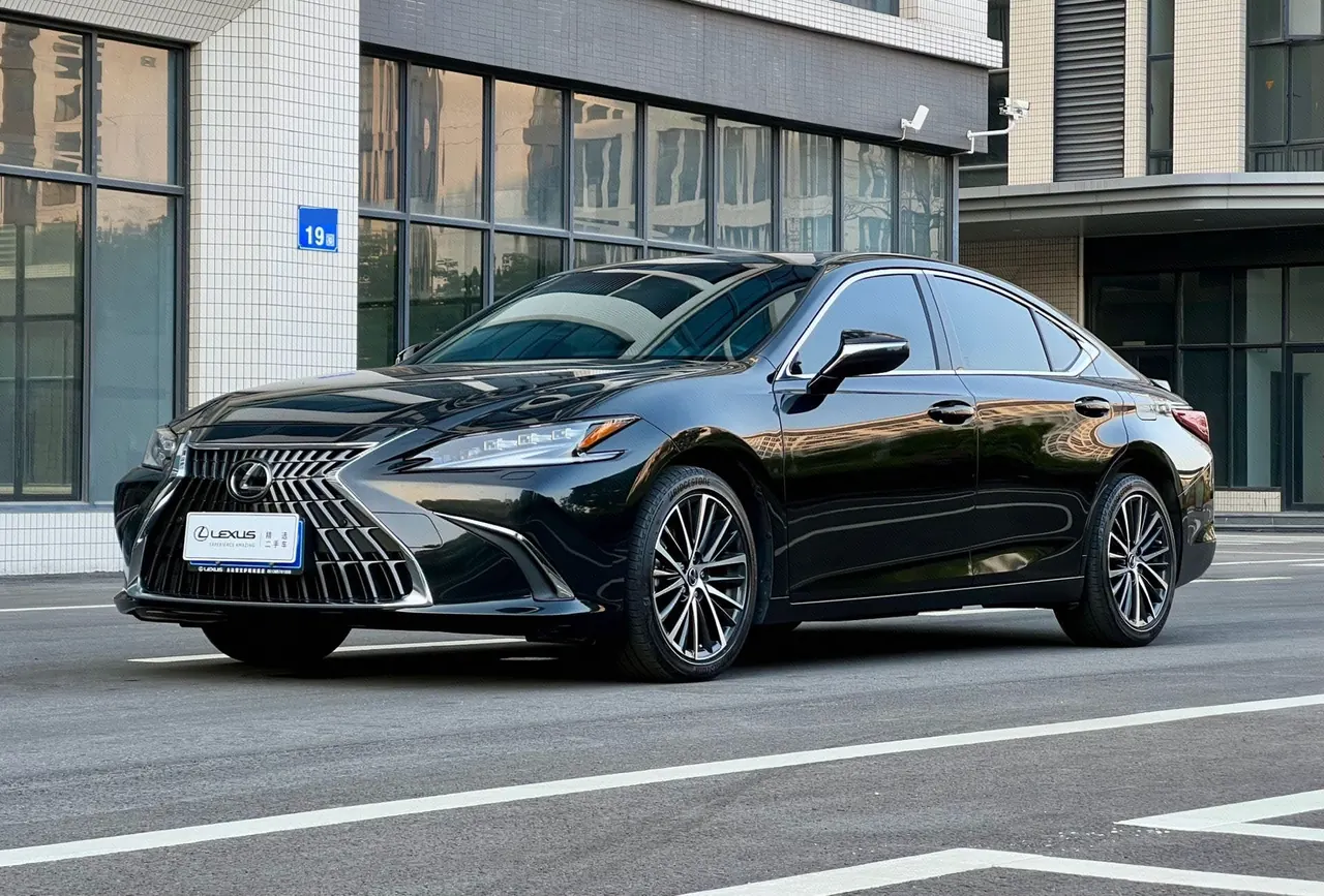 Lexus ES (Imported) 2022 ES300h 2.5 Stepless Premium Edition Automatic Gear - View 1
