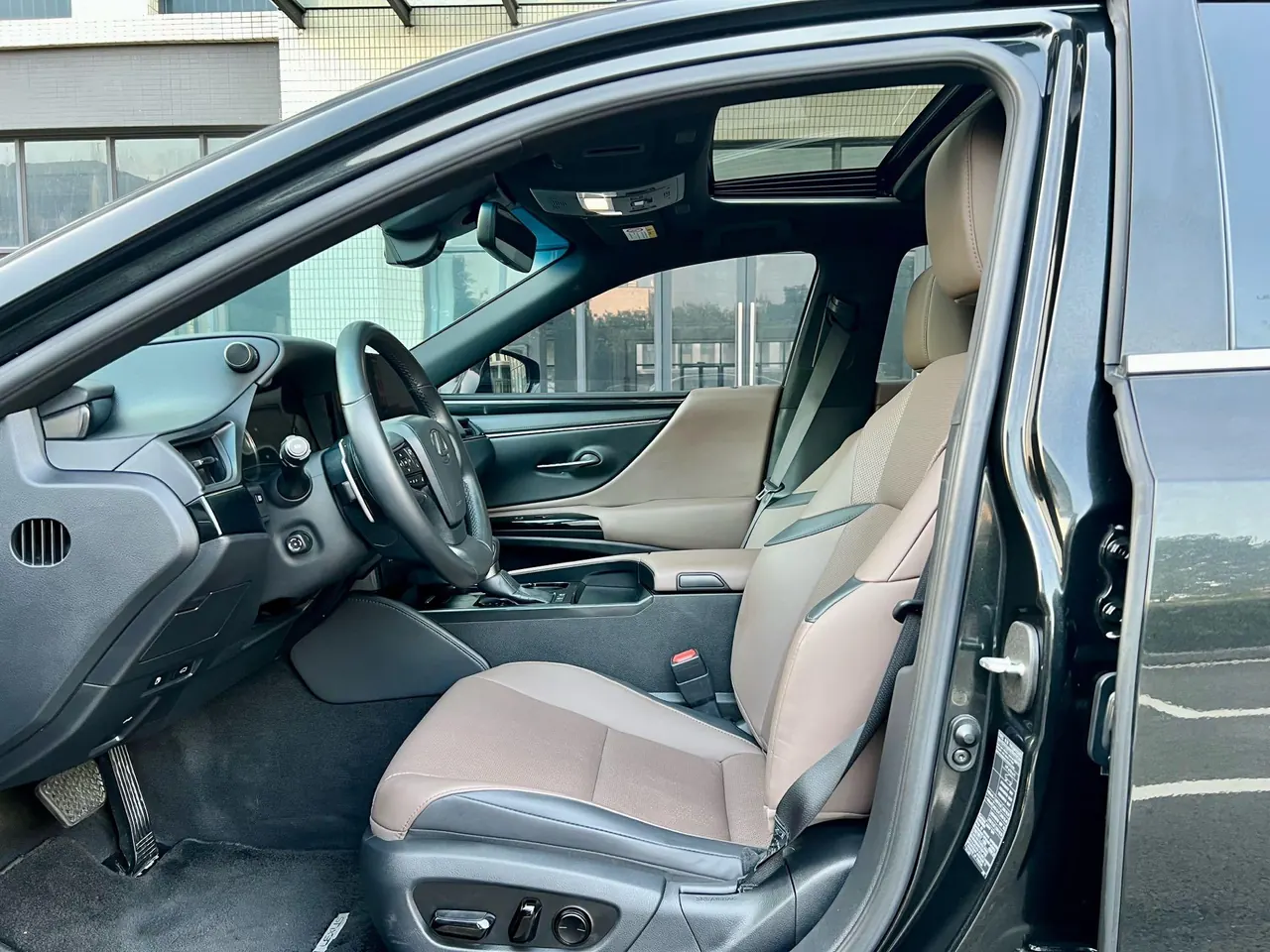 Lexus ES (Imported) 2022 ES300h 2.5 Stepless Premium Edition Automatic Gear 6