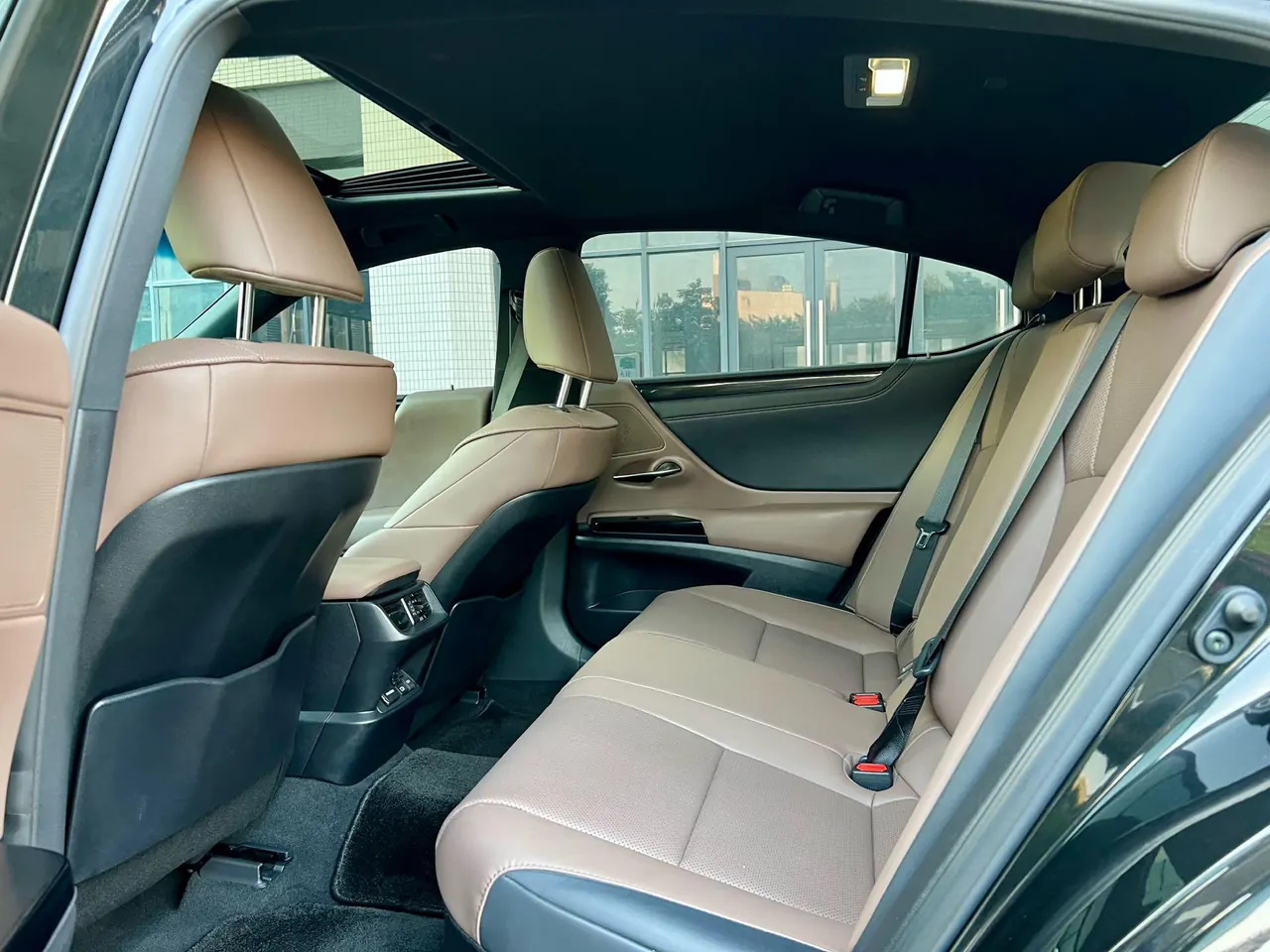 Lexus ES (Imported) 2022 ES300h 2.5 Stepless Premium Edition Automatic Gear 8
