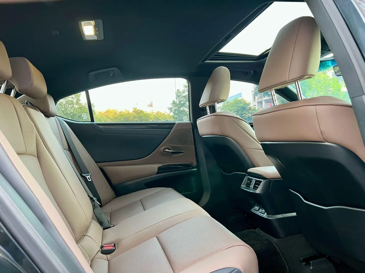 Lexus ES (Imported) 2022 ES300h 2.5 Stepless Premium Edition Automatic Gear 9