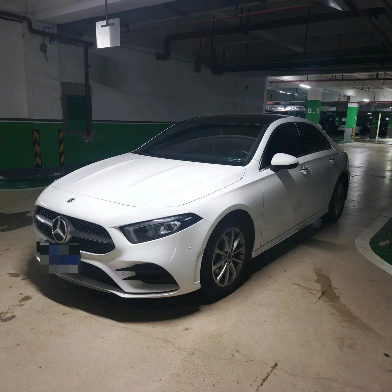 Открыть галерею: Mercedes Benz Class A 2022 A 200 L 1.3T Fashion Automatic Gear