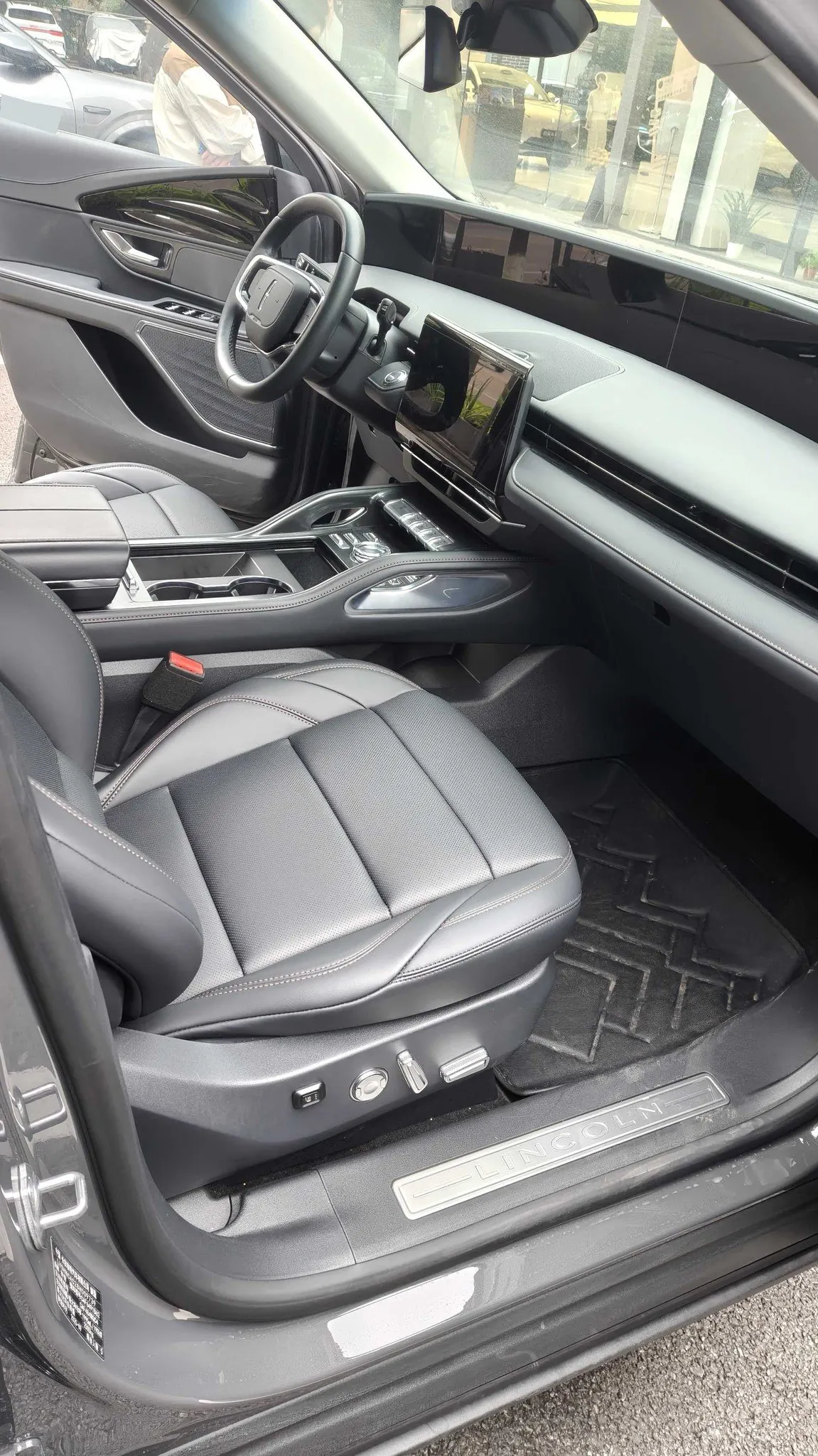 Lincoln 2026 Navigator 2.0T Two-Drive Sailing Edition Automatic Gear 8