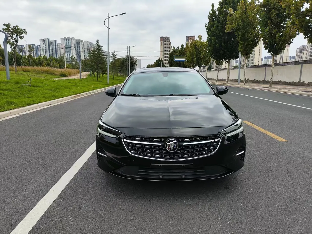 Buick 2020 Regal 1.5T 552T Luxury Automatic Gear 3