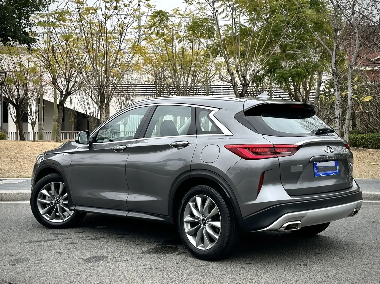 Infiniti 2022 QX50 2.0T stepless two-wheel drive fashion version of automatic gear 4