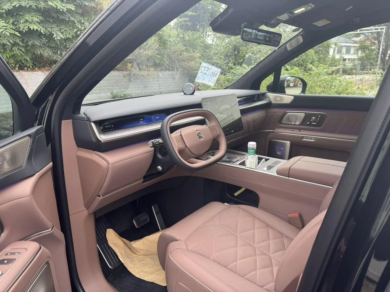 NIO 2026 ES 9 102kWh Executive Island Deluxe Automatic Gear - View 1