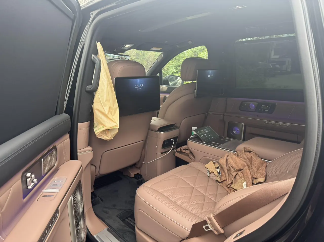 NIO 2026 ES 9 102kWh Executive Island Deluxe Automatic Gear 2