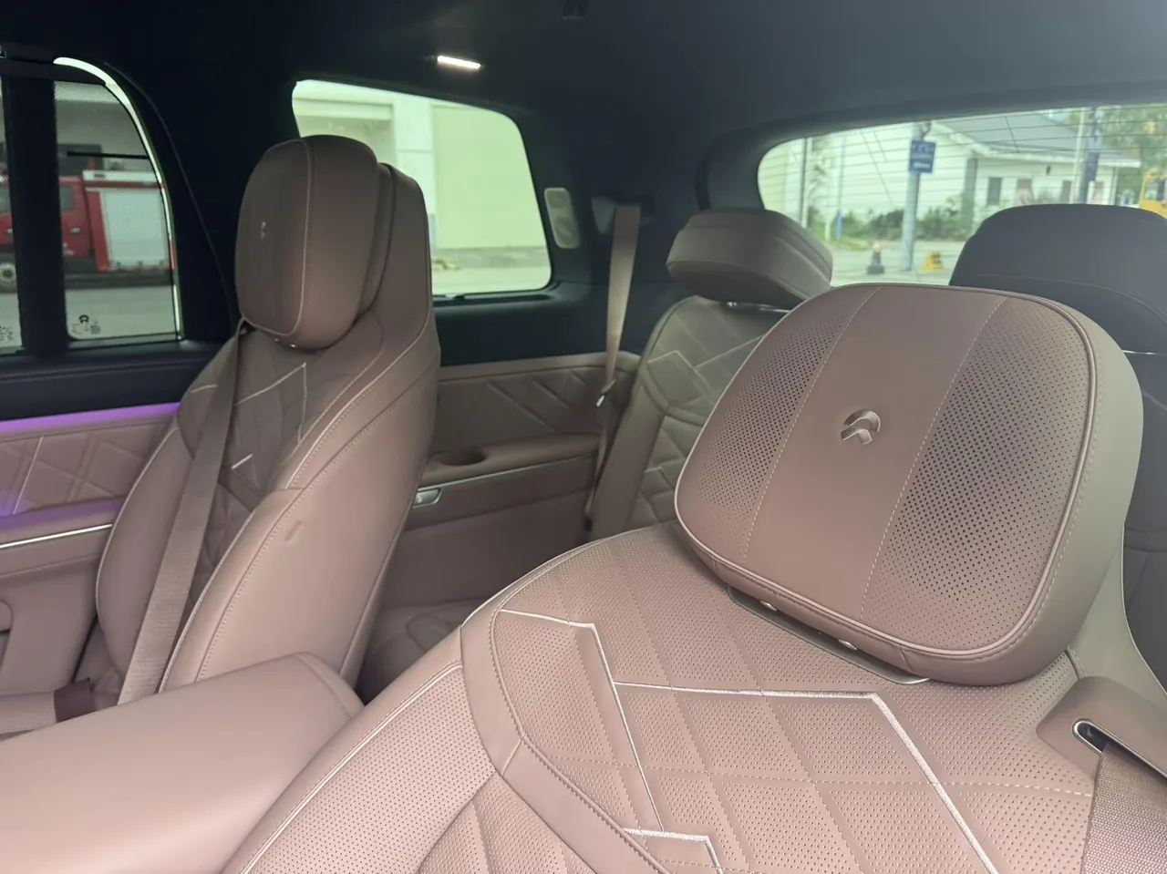 NIO 2026 ES 9 102kWh Executive Island Deluxe Automatic Gear 3