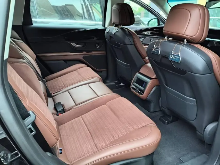 Lincoln 2026 Navigator 2.0T Stepless Four-wheel Drive Zunrui Edition Automatic Gear 5