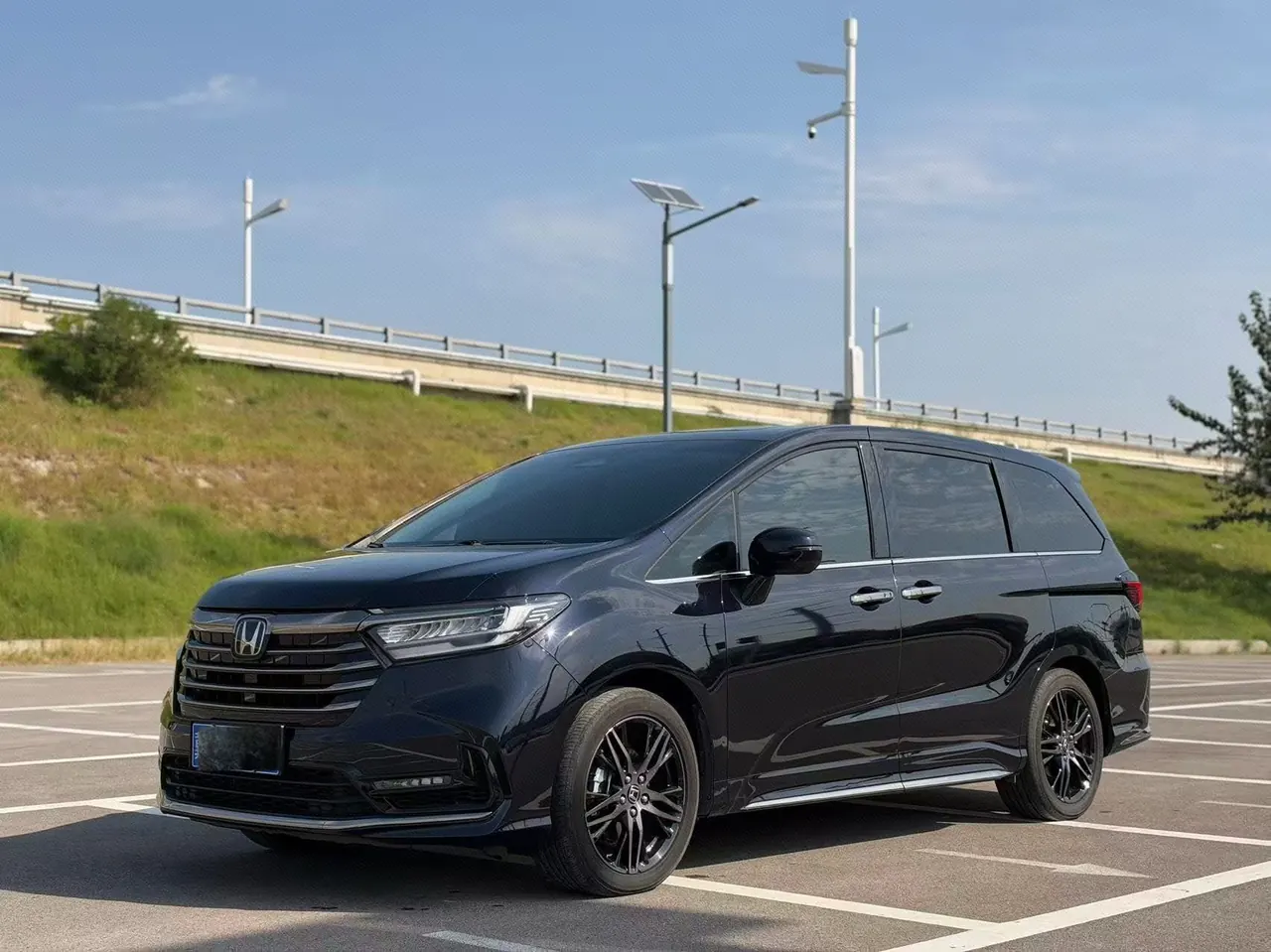 Honda 2024 Odyssey Hybrid 2.0 Stepless Sharp and Glory Edition Automatic Gear - View 1