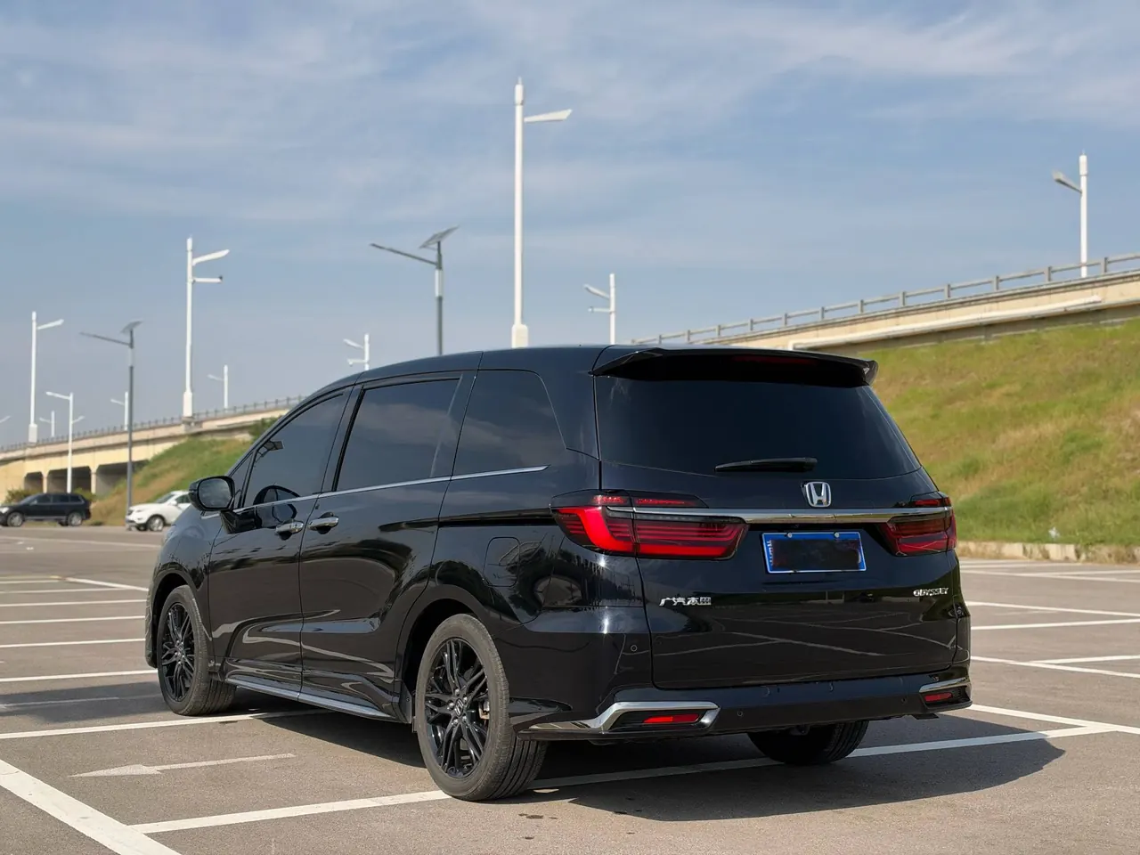 Honda 2024 Odyssey Hybrid 2.0 Stepless Sharp and Glory Edition Automatic Gear 3