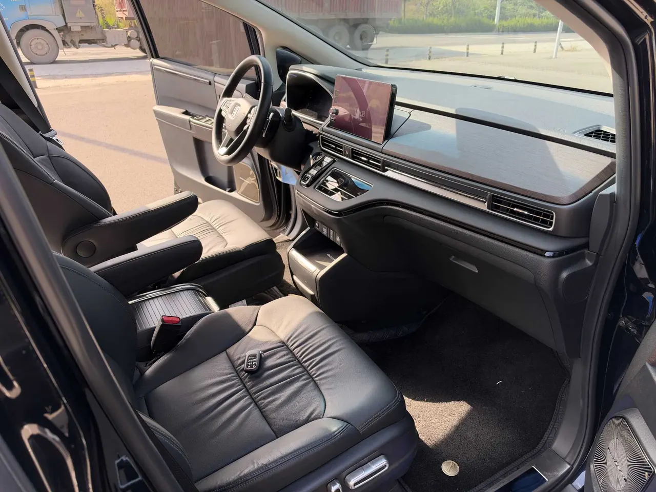 Honda 2024 Odyssey Hybrid 2.0 Stepless Sharp and Glory Edition Automatic Gear 8