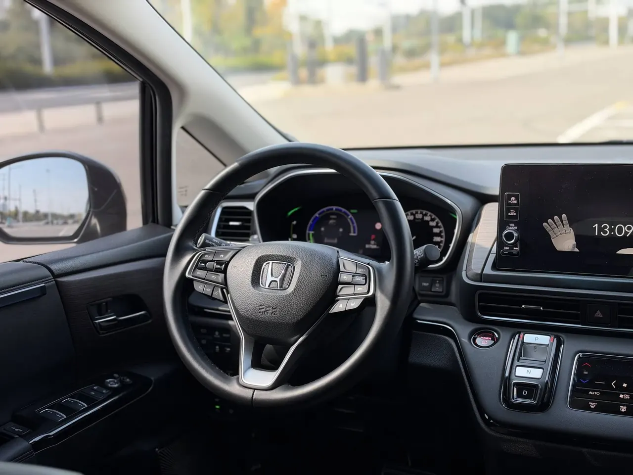 Honda 2024 Odyssey Hybrid 2.0 Stepless Sharp and Glory Edition Automatic Gear 9