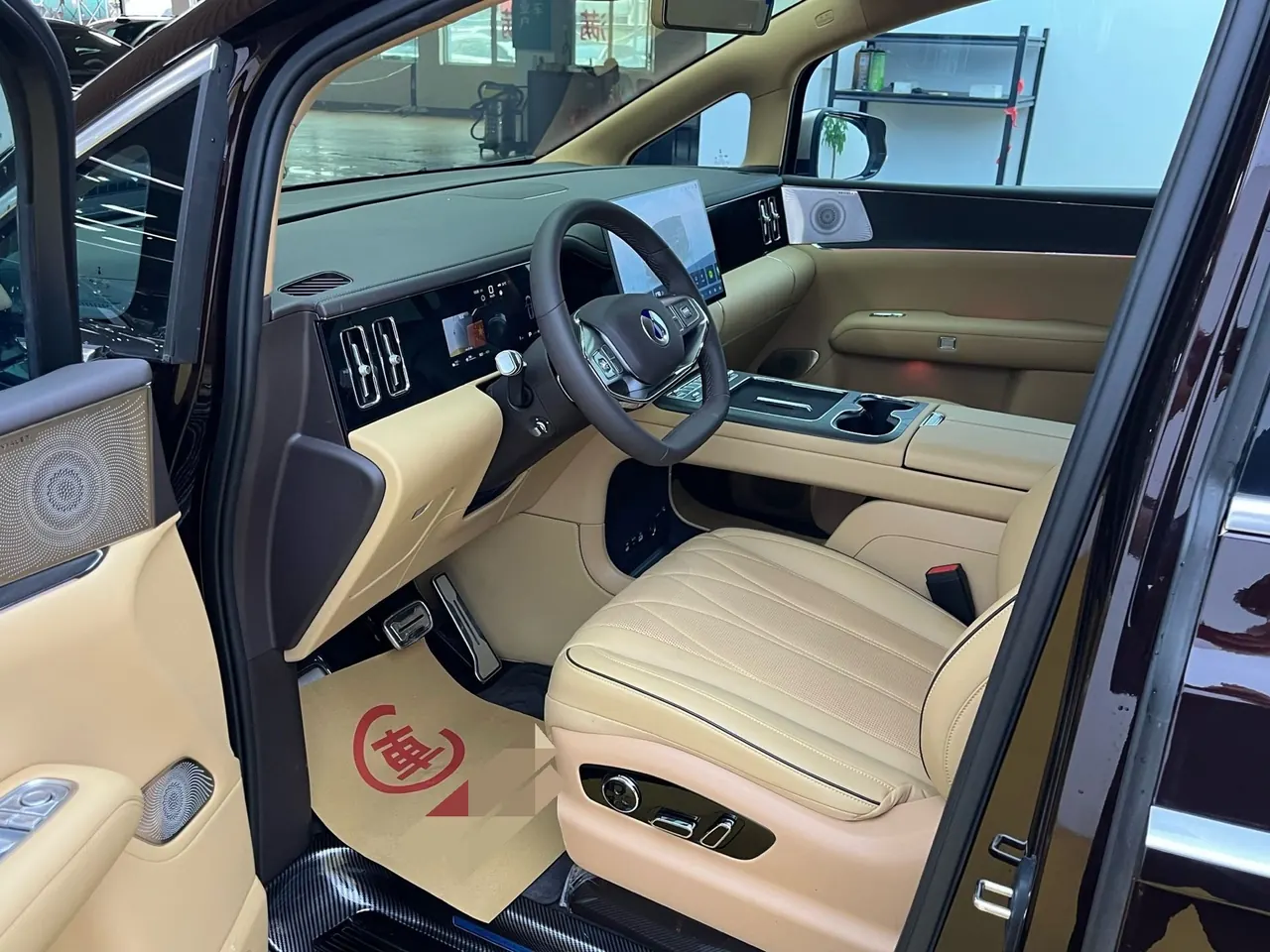 Denza 2026 Denza D9 DM-i 1.5T Stepless Four-wheel Drive Flash Charge Honorable Automatic Gear 4