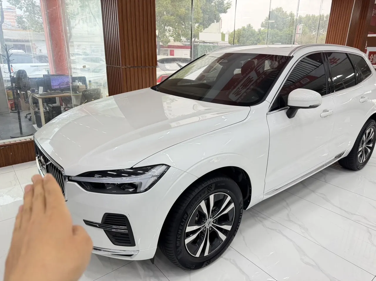 Open image lightbox: Volvo 2023 XC60 48V 2.0T B5 4-wheel-drive Zhiyi Deluxe Edition Automatic Gear