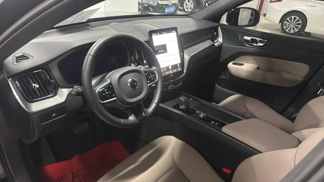 Volvo 2024 XC60 48V 2.0T B5 4-wheel drive Zhiyuan Deluxe Edition Automatic Gear 2