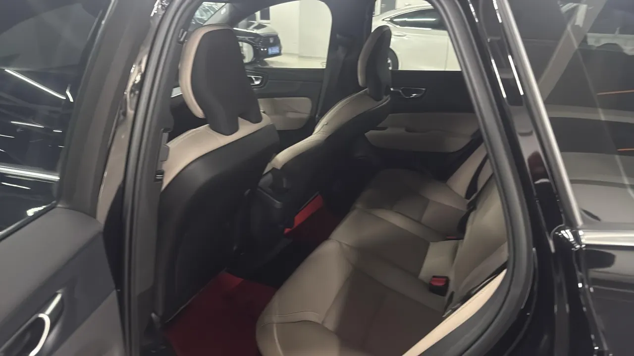 Volvo 2024 XC60 48V 2.0T B5 4-wheel drive Zhiyuan Deluxe Edition Automatic Gear 3