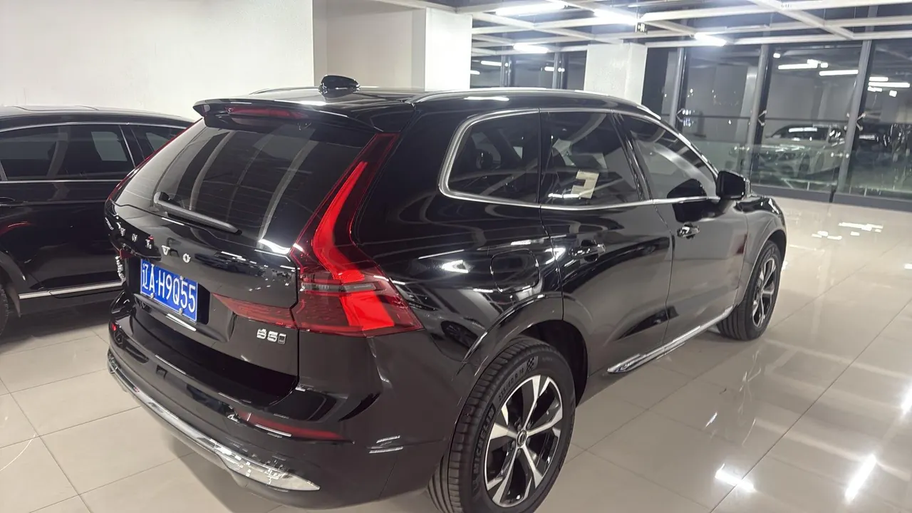 Volvo 2024 XC60 48V 2.0T B5 4-wheel drive Zhiyuan Deluxe Edition Automatic Gear 4