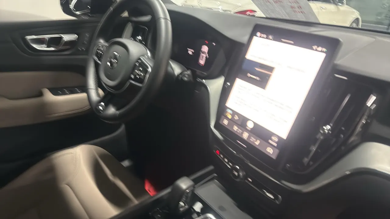 Volvo 2024 XC60 48V 2.0T B5 4-wheel drive Zhiyuan Deluxe Edition Automatic Gear 5